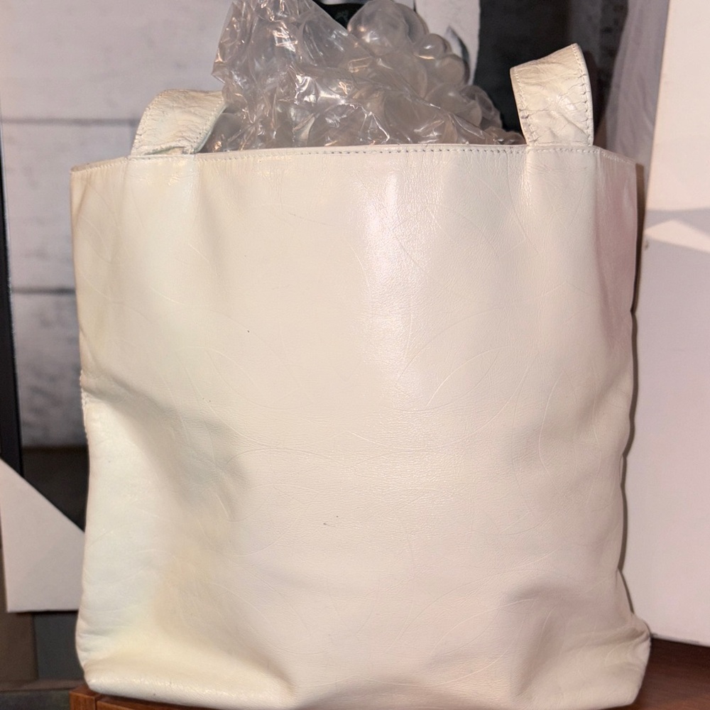 Chanel leather White Women's Tote Bag - Picture 14 of 16